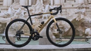 Scopri di più sull'articolo Colnago Gioiello, dove il ciclismo e l’arte del design si fondono